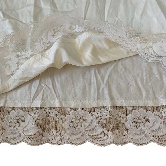 Vintage medium slip midi skirt with lace edging cream elastic waist - Picture 3 of 4